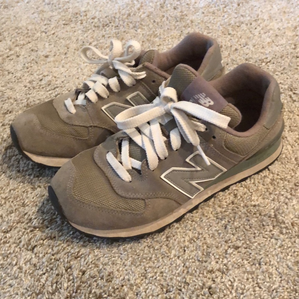 New Balance Women’s Sneakers size 8Grey
